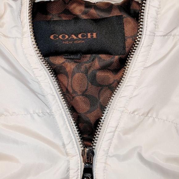 Coach hooded puffer vest with pockets. Pale gray/white/brown, size Medium - Picture 5 of 15